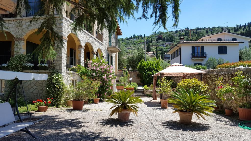 Residenza Le Logge Lejlighedshotel Torri Del Benaco Eksteriør billede